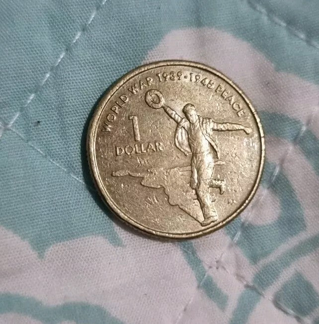 2005 Australian $1 coin 'World War 1939-1945 PEACE' 