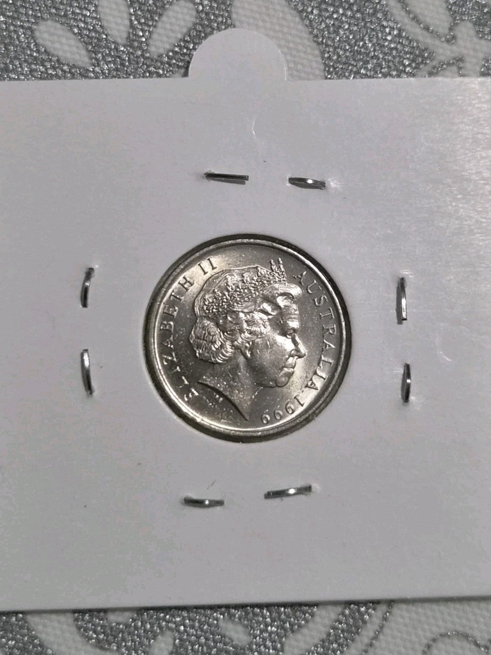 1982 5 Cent Coin - Five Cents In a 2x2 