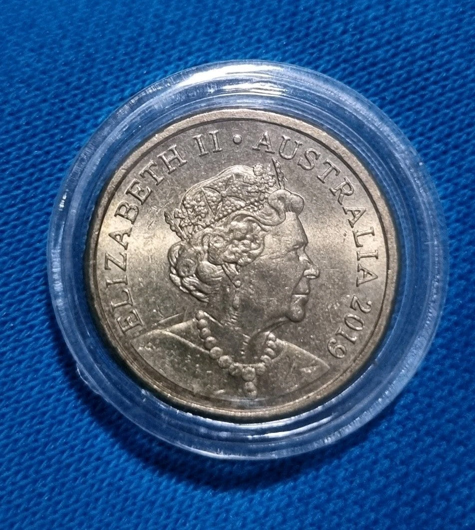2019 aUNC 2 DOLLAR COIN - JC DESIGN $2 Two Dollar In Protective 2x2 Capsule 