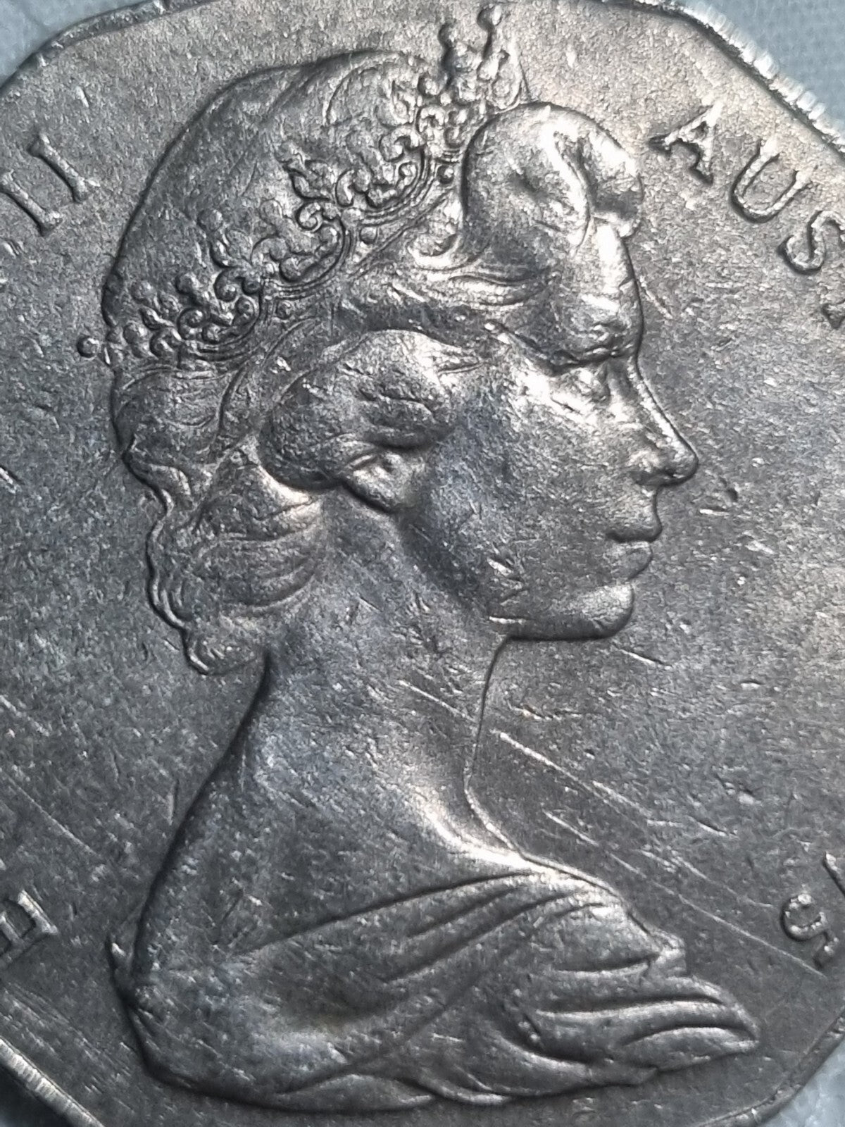 1975 Australia Fifty Cent QEII Coin 50c - Circulated coin.