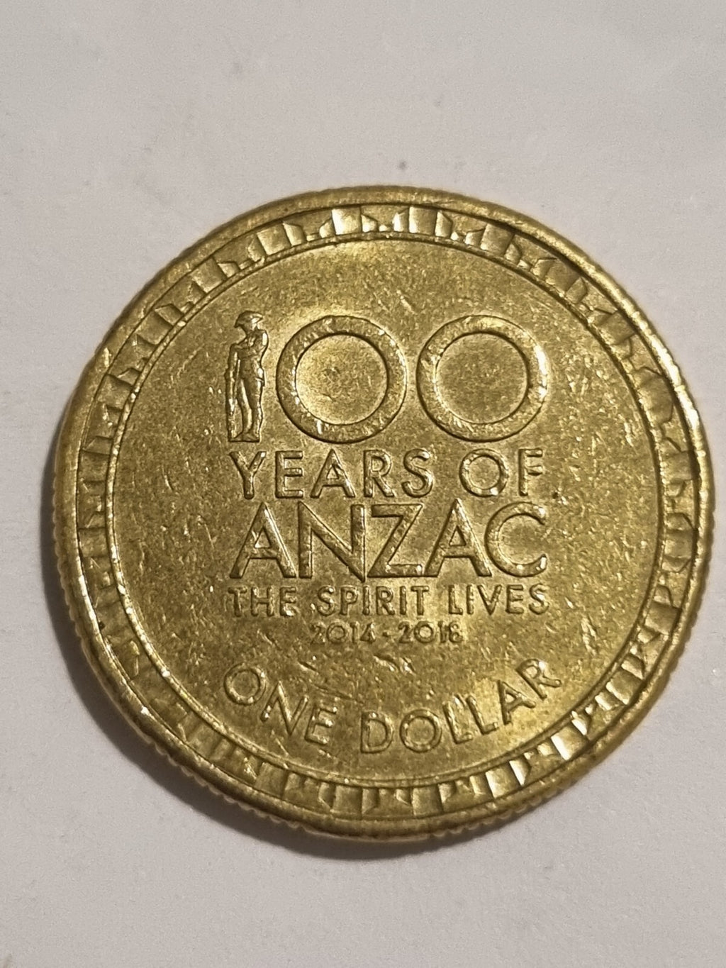 2014 1 DOLLAR COIN - $1 - 100 YEARS OF ANZACS - Circulated 