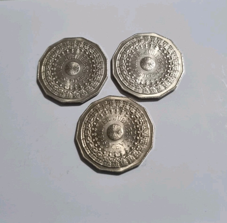 3 x 1977 UNC Silver Jubilee 50 cent coins Stunning Examples - Very Shiny