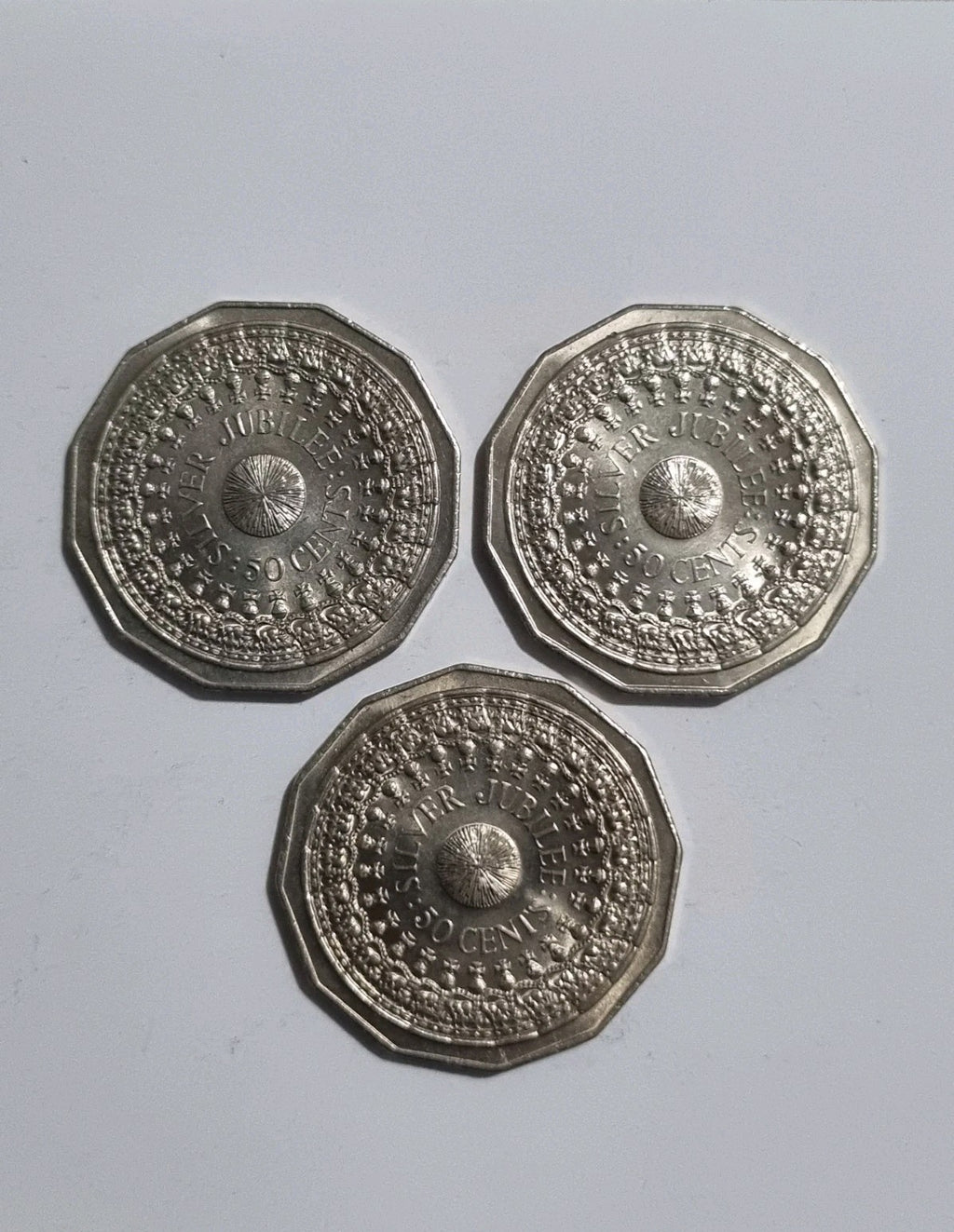 3 x 1977 UNC Silver Jubilee 50 cent coins Stunning Examples - Very Shiny