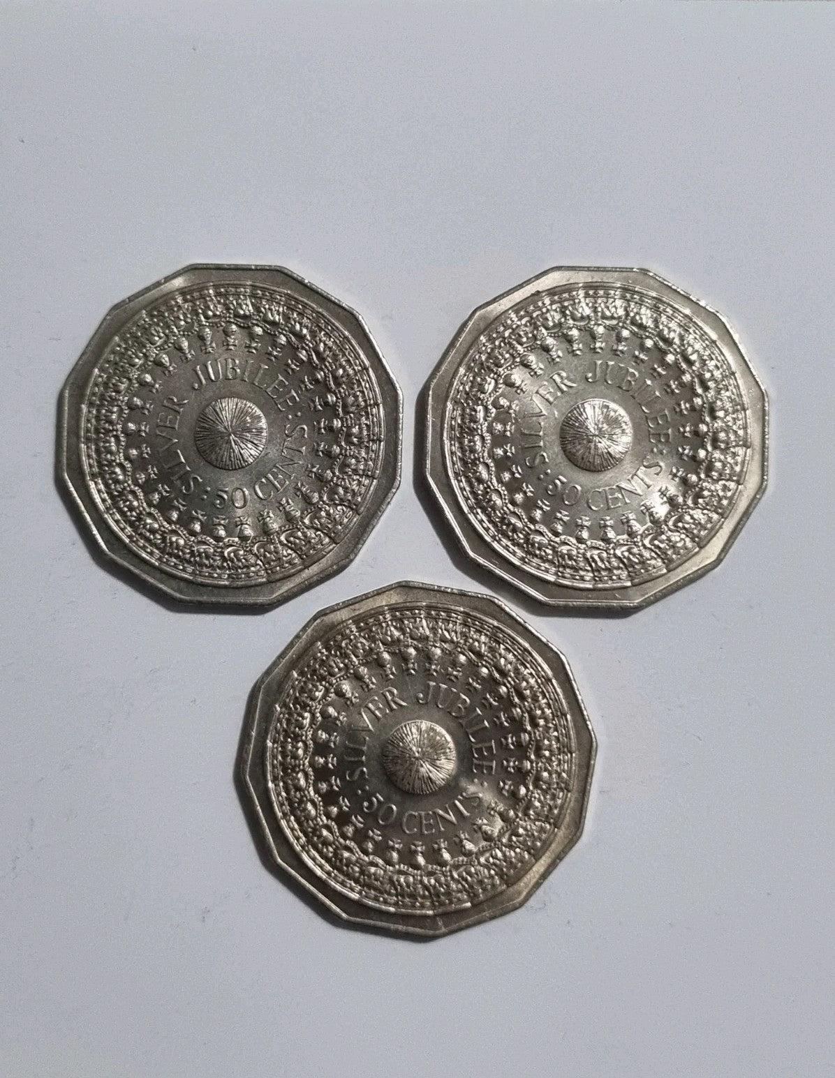 3 x 1977 UNC Silver Jubilee 50 cent coins Stunning Examples - Very Shiny