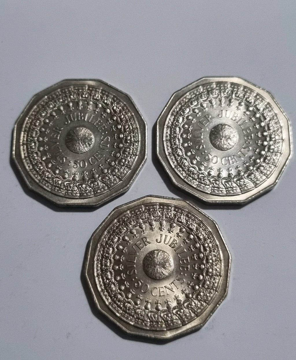 3 x 1977 UNC Silver Jubilee 50 cent coins Stunning Examples - Very Shiny