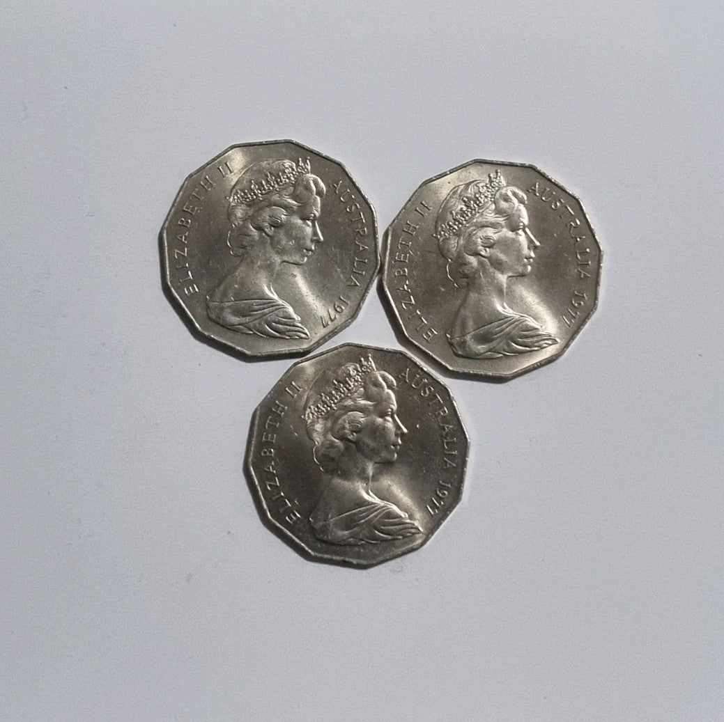 3 x 1977 UNC Silver Jubilee 50 cent coins Stunning Examples - Very Shiny