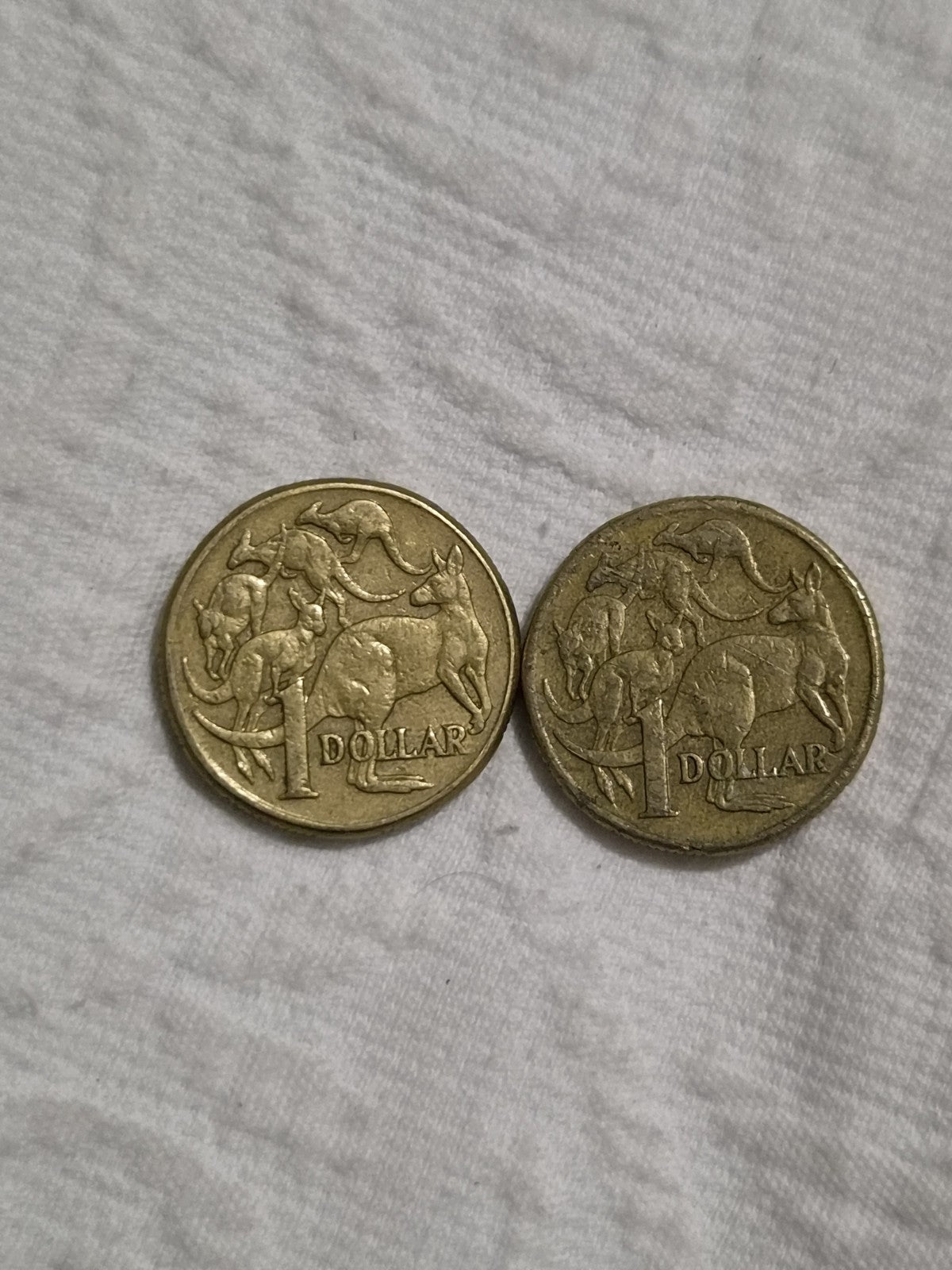 2 x 2000 1 One Dollar Coins - Mob of Roos - Circulated - LOW MINTAGE!