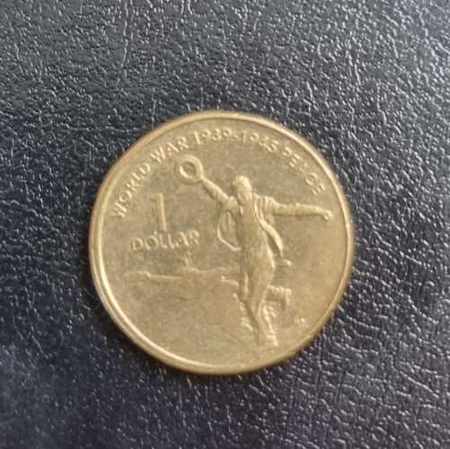 2005 $1 coin World War 1939-1945 PEACE