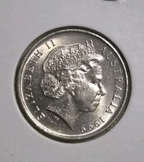 1982 5 Cent Coin - Five Cents In a 2x2 