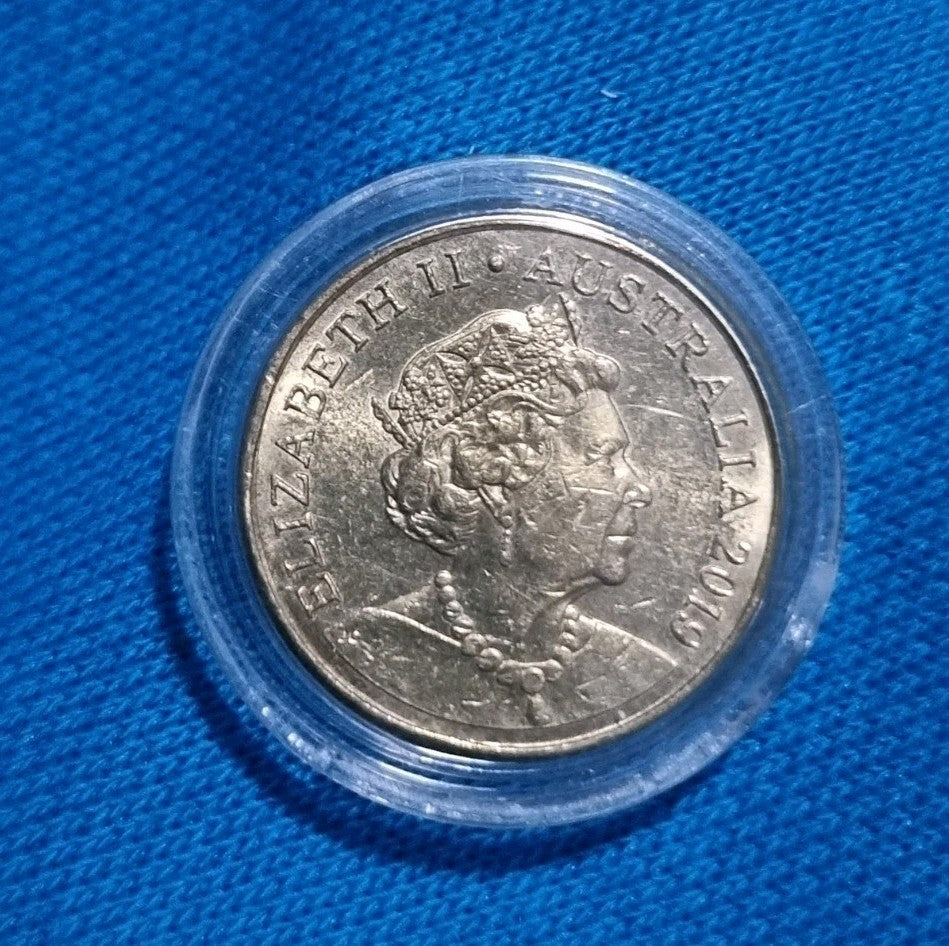 2019 aUNC 2 DOLLAR COIN - JC DESIGN $2 Two Dollar In Protective 2x2 Capsule 