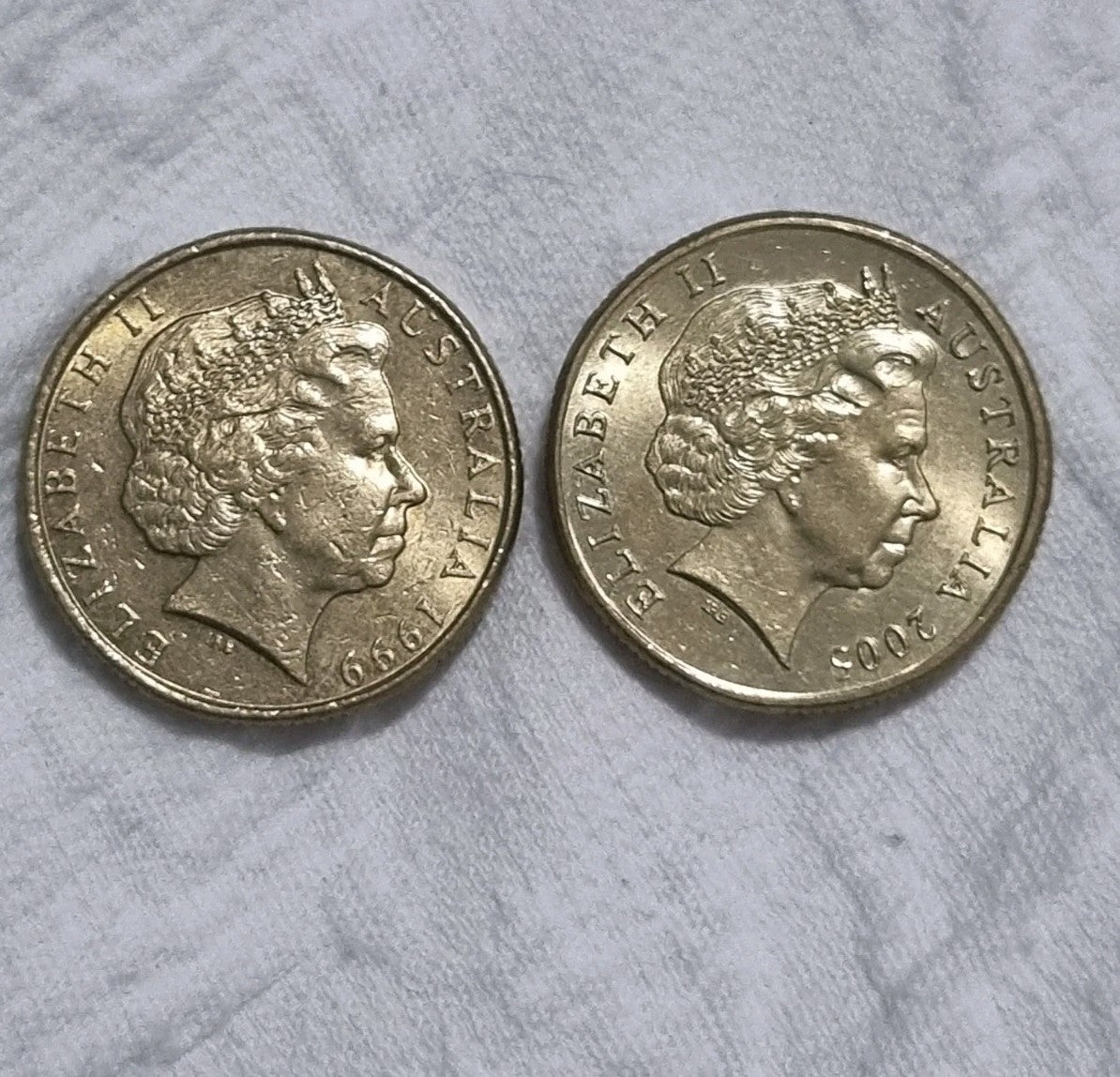 2 x One Dollar - 1999 Older Persons + 2005 Dancing Man aUNC $1